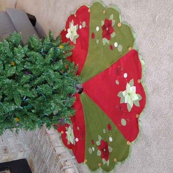 Tree Skirt Red & Green Poinsettia Flower Felt Christmas  Holiday - Picture 1 of 12